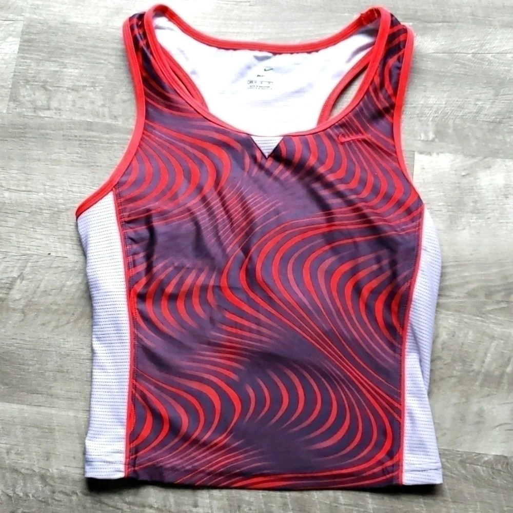 𝅺NWT Nike Women Dri-Fit Workout Top Black Red M